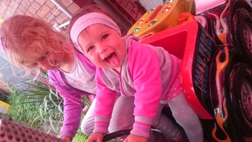 Rozalia (5 miesięcy) i Michalina (7 lat) ze Śmigla
