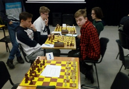 szachiści rozgrywają partie (photo)