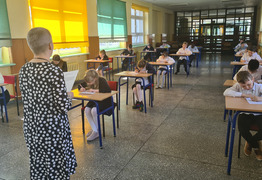 uczniowie podczas konkursu (photo)