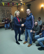 Burmistrz Małgorzata Adamczak składa gratulacje nowemu sołtysowi (photo)
