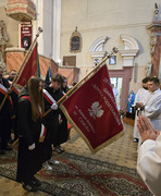 wprowadzenie sztandarów w kościele (photo)