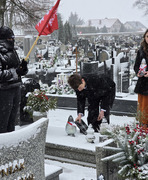 złożenie tabliczki na pomniku powstańca (photo)