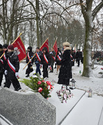 przemarsz pocztów sztandarowych na cmentarzu (photo)