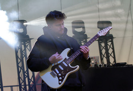  (photo)