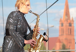  (photo)