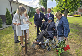  (photo)