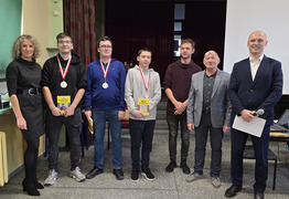 zwycięzcy z kat B wraz z sędzią, prezesem KS Wieża Śmigiel oraz Burmistrz Śmigla (photo)