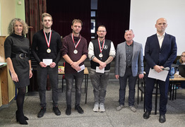 zwycięzcy z kat A wraz z sędzią, prezesem KS Wieża Śmigiel oraz Burmistrz Śmigla (photo)